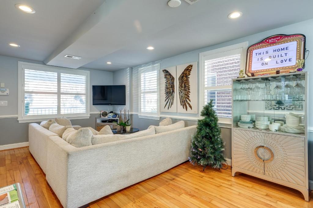 Hot Tub and Rooftop Game Room Unique Home in DC - Image 5