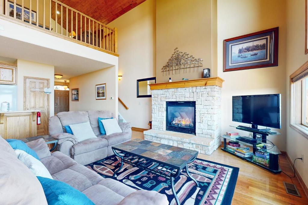 Waterside Wilderness Retreat - Image 5