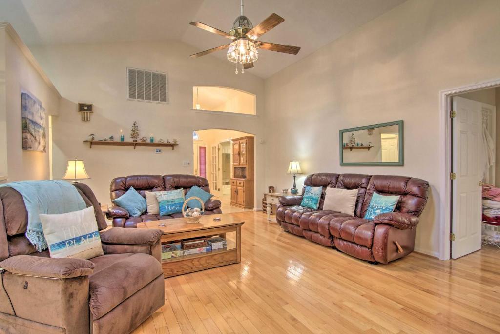 2 Mi to Golf Retreat with Hot Tub in Ocean Pines - Image 5