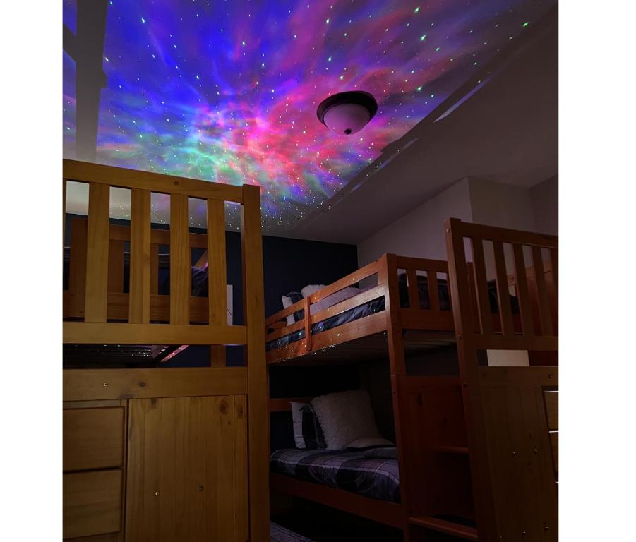 Jamesons Cabin! 8 Minutes to Wisp, HotTub, FirePit, Pets, EV Chgr - Image 7