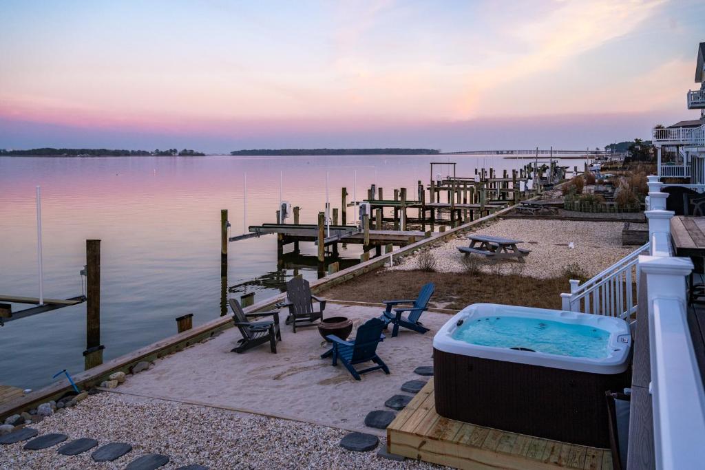 Waterfront Home with Views, Hot Tub in Ocean Pines!