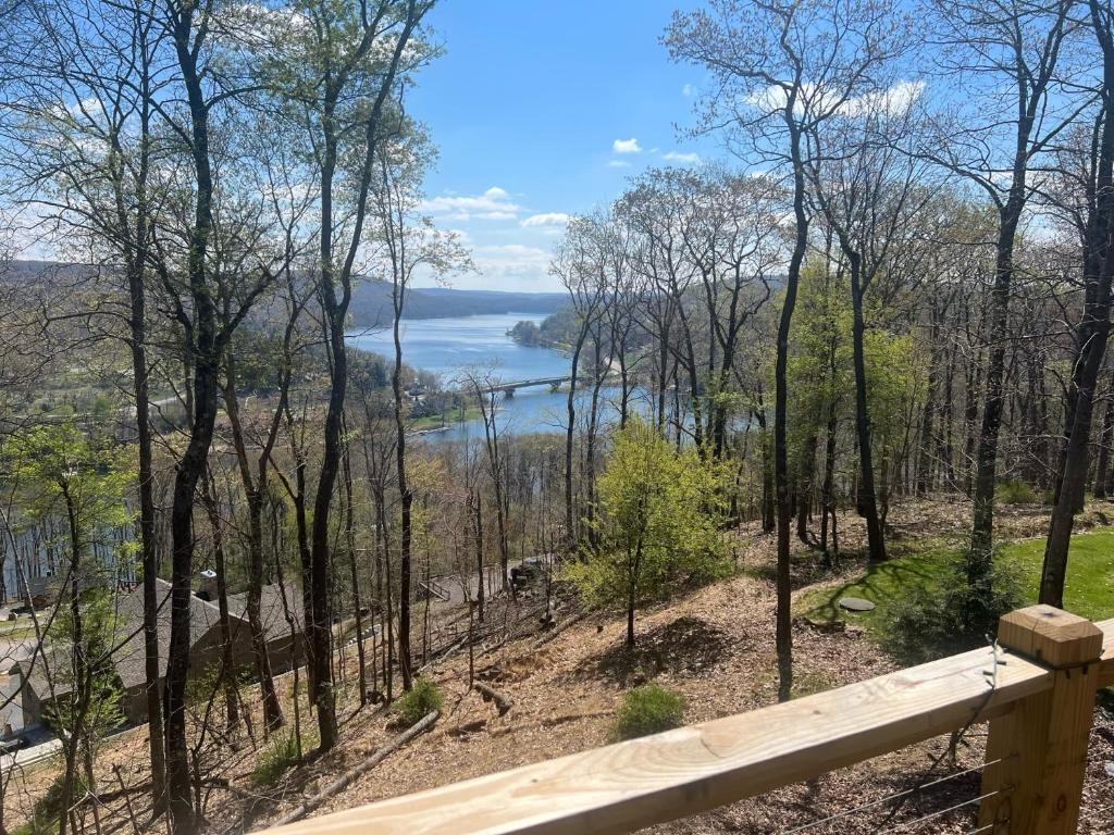 Bella Vista! Amazing Lake Views, Hot Tub, Peleton! - Image 7