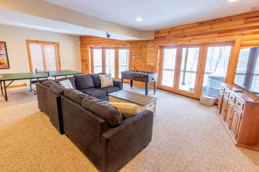 Hot Tub (Jacuzzi) - Photo 2