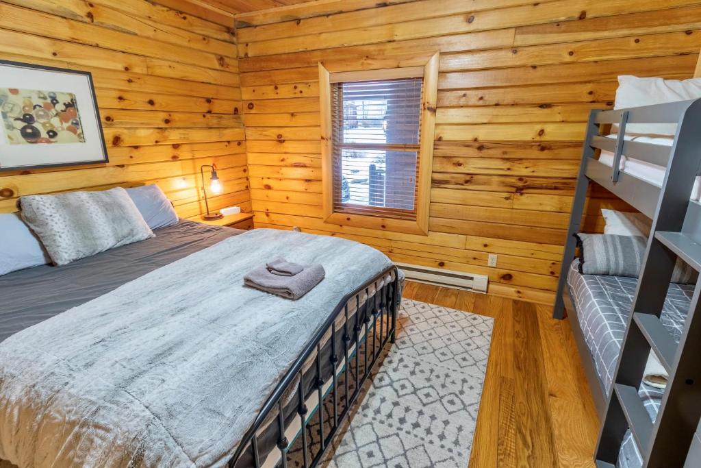 Bella Vista! Amazing Lake Views, Hot Tub, Peleton! - Image 5