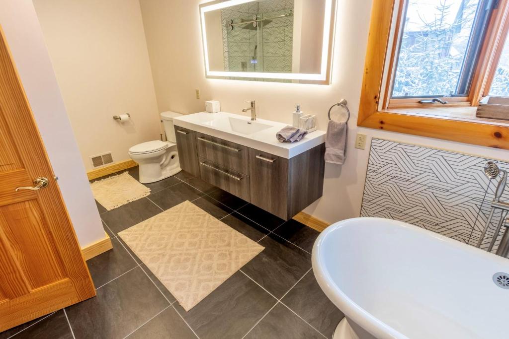 Hot Tub (Jacuzzi) - Photo 3