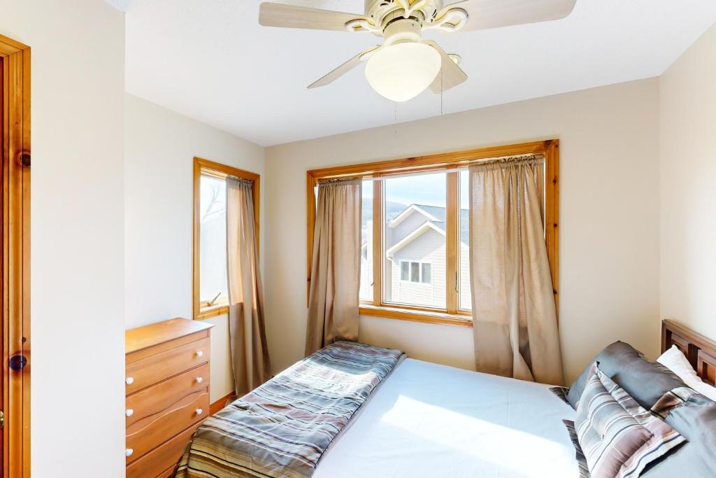 Slopeslide Lakehouse - Image 7