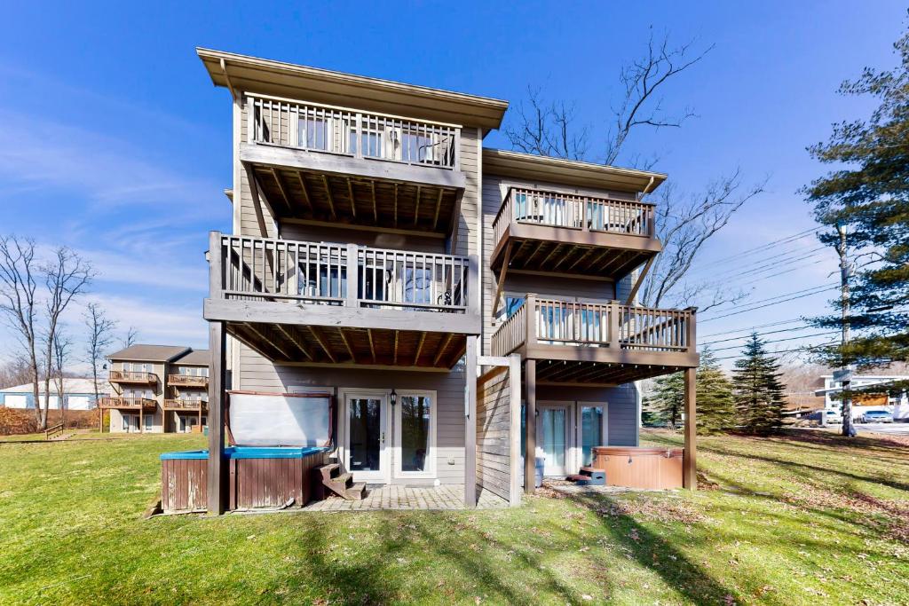 Hot Tub (Jacuzzi) - Photo 2