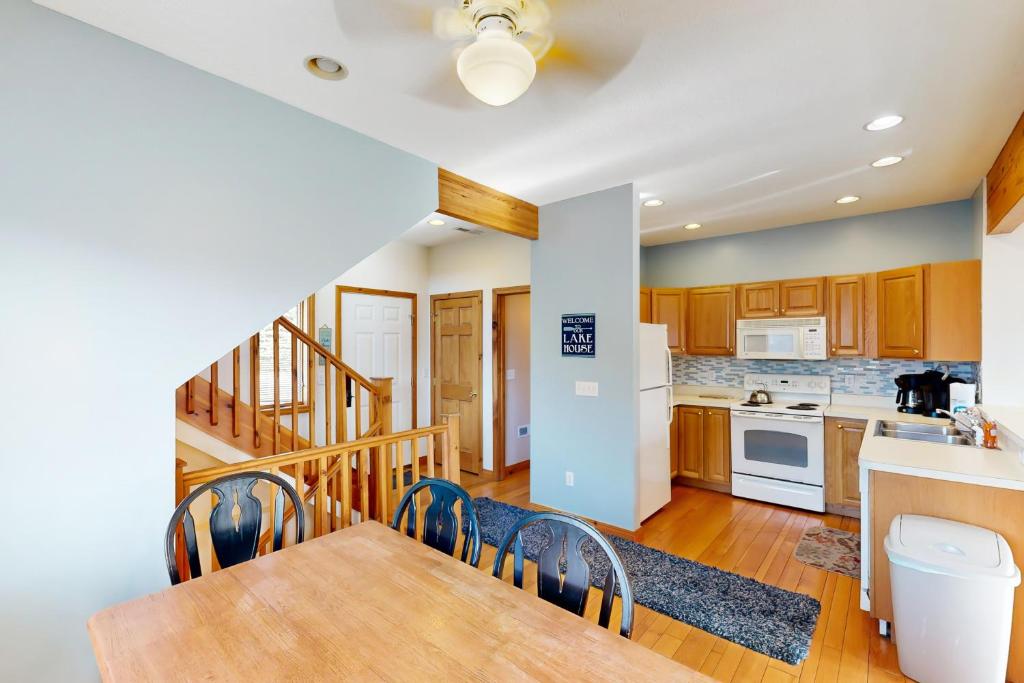 Slopeslide Lakehouse - Image 4