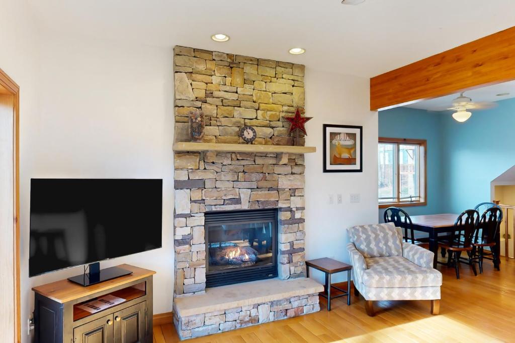 Slopeslide Lakehouse - Image 5