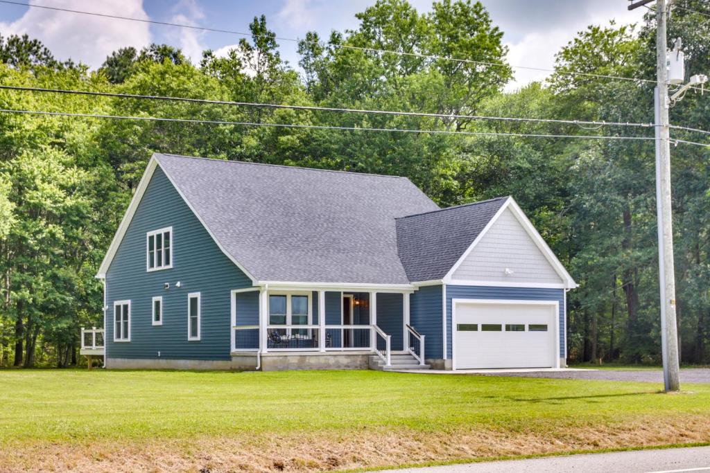 Christys Cottage with Hot Tub - 2 Mi to Beach!