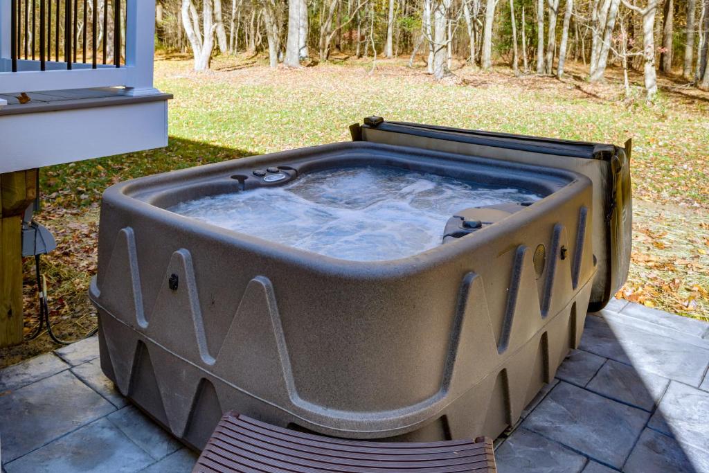 Hot Tub (Jacuzzi) - Photo 3