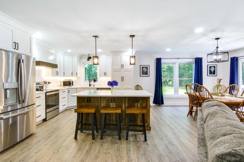 Christys Cottage with Hot Tub - 2 Mi to Beach! - Image 4