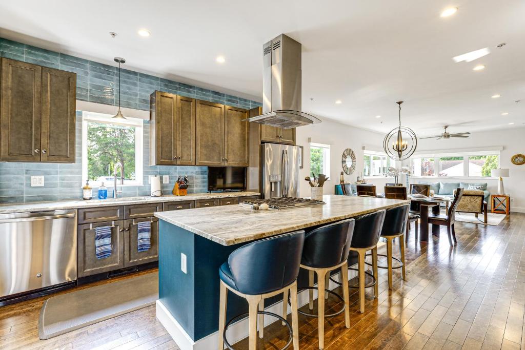 Near Solomons Island Boardwalk Home with Hot Tub! - Image 4