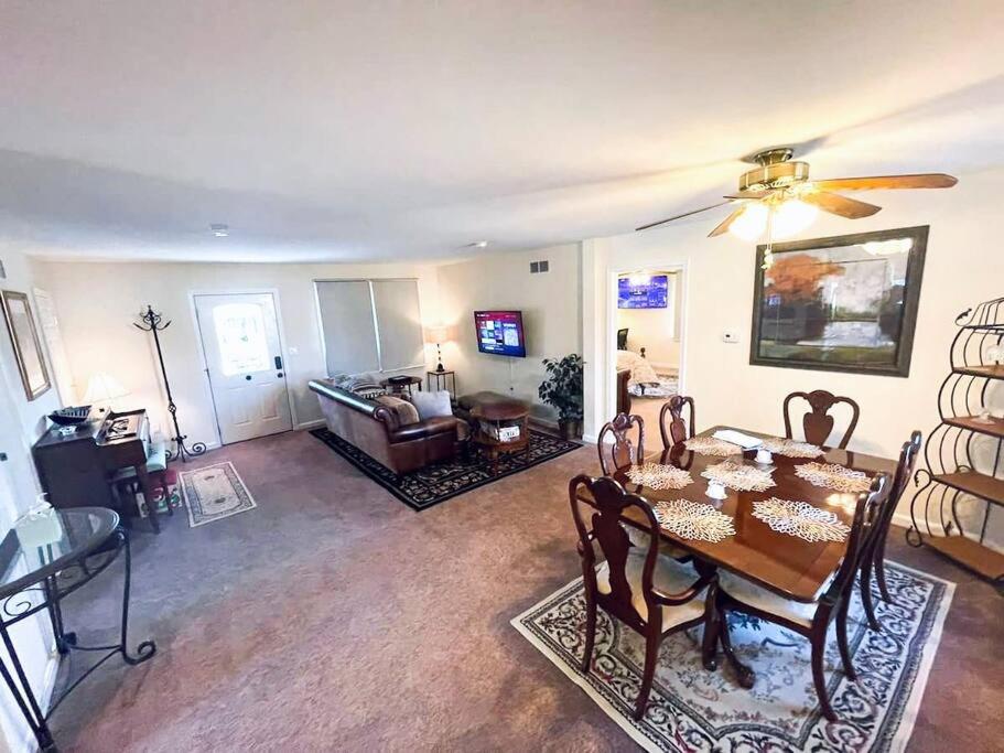 Entire Private 2 bedrooms house, nice neighborhood - Image 5