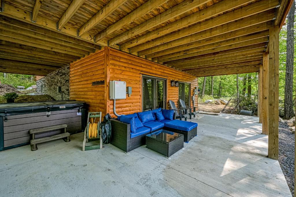 Hot Tub (Jacuzzi) - Photo 2