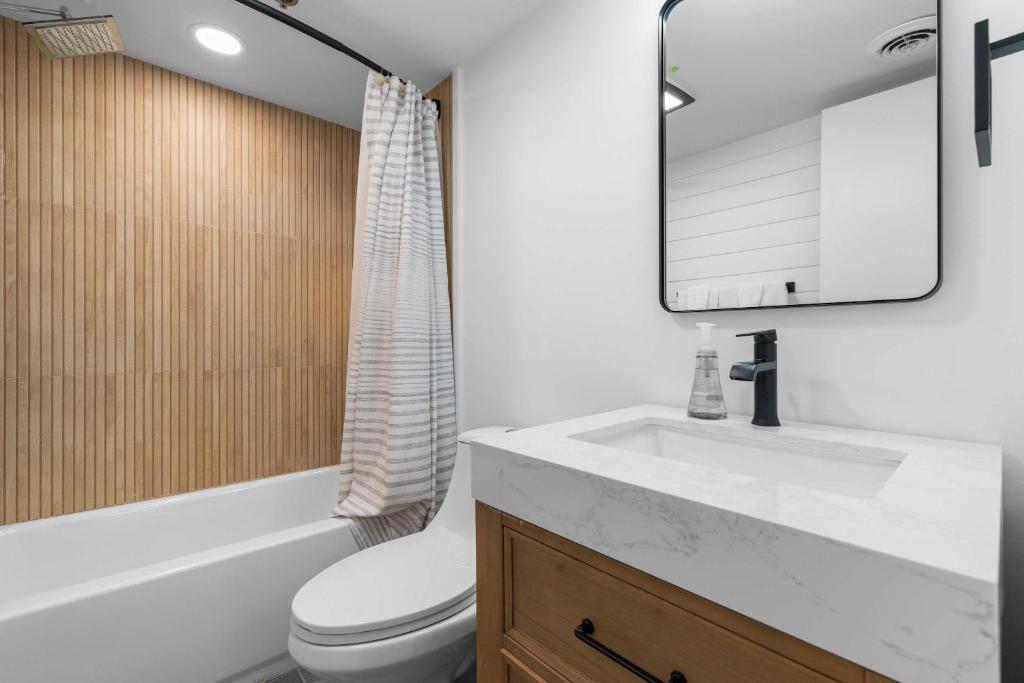 Ultra Luxe Direct Oceanfront Escape - Marigot 1004 - Image 8