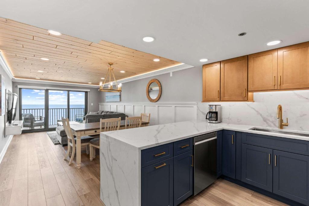 Ultra Luxe Direct Oceanfront Escape - Marigot 1004