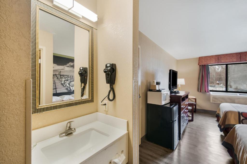 Red Carpet Inn-Indian Head - Image 8