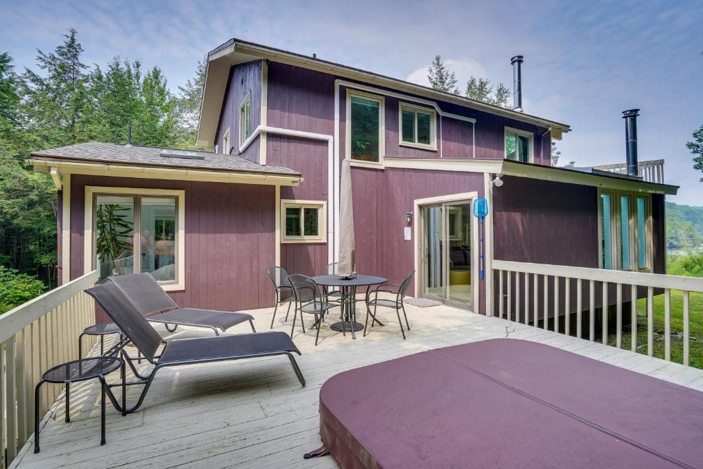 Hot Tub (Jacuzzi) - Photo 2