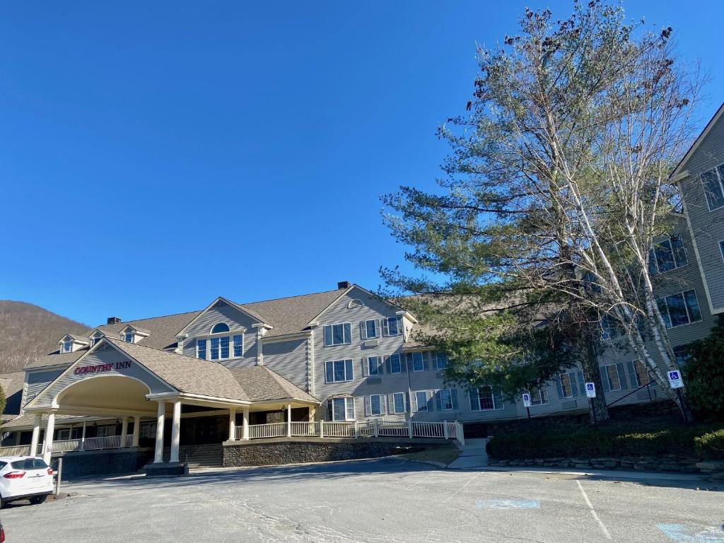 Cozy Ski in out Cabin in Berkshire Resort - Image 7