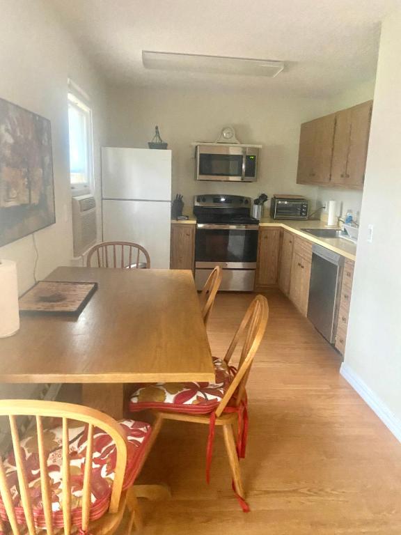 Cozy Ski in out Cabin in Berkshire Resort - Image 5