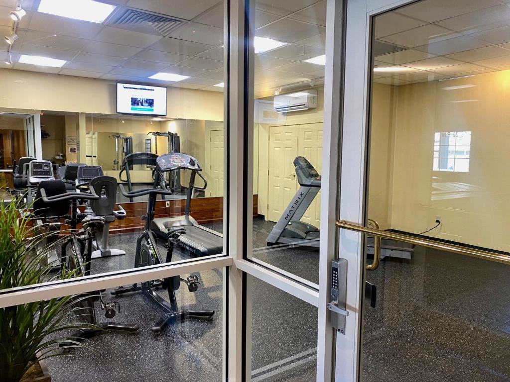 Cozy Ski in out Cabin in Berkshire Resort - Image 6