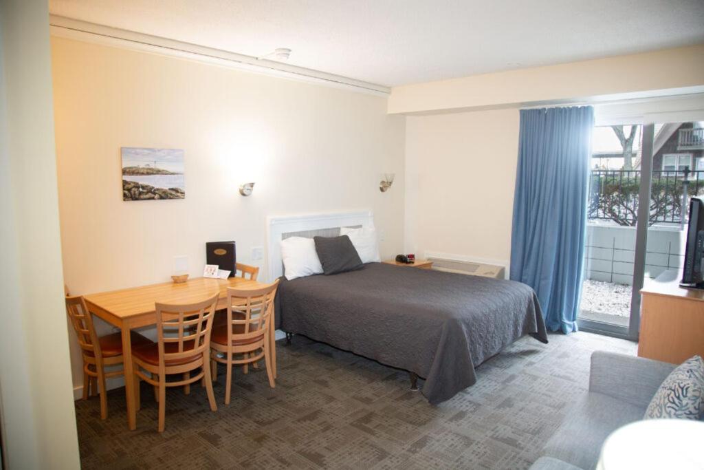 Courtyard Resort - Image 7