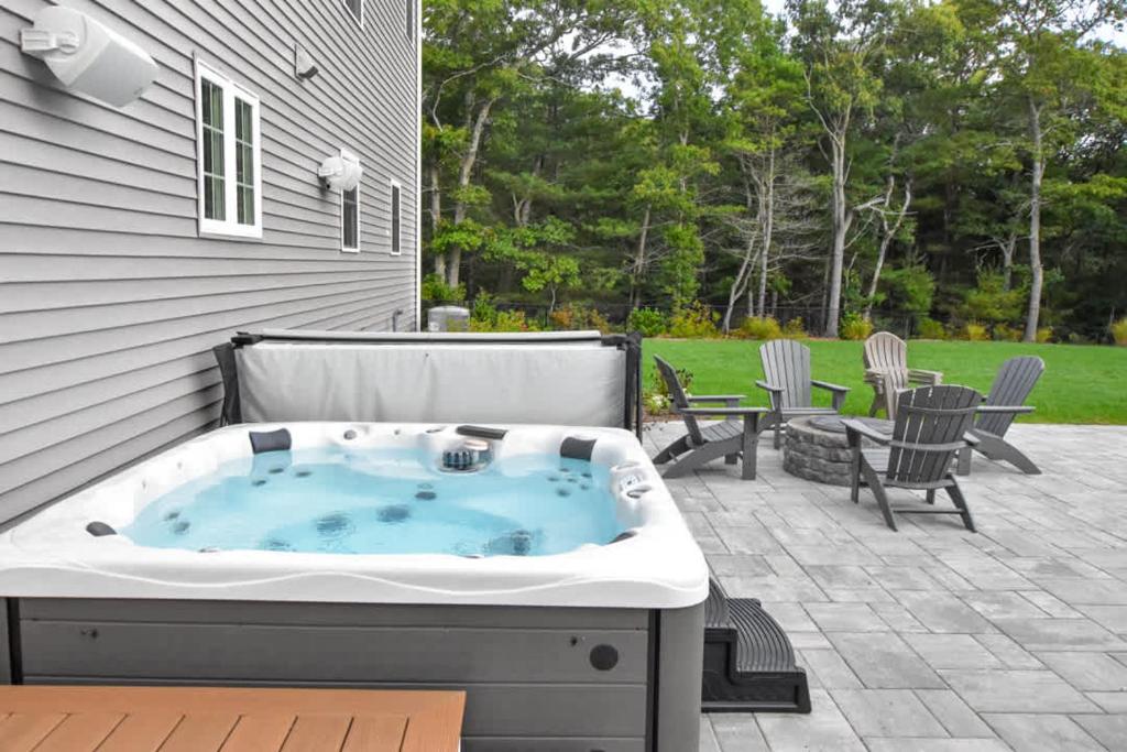 Heated Saltwater Pool Hot Tub