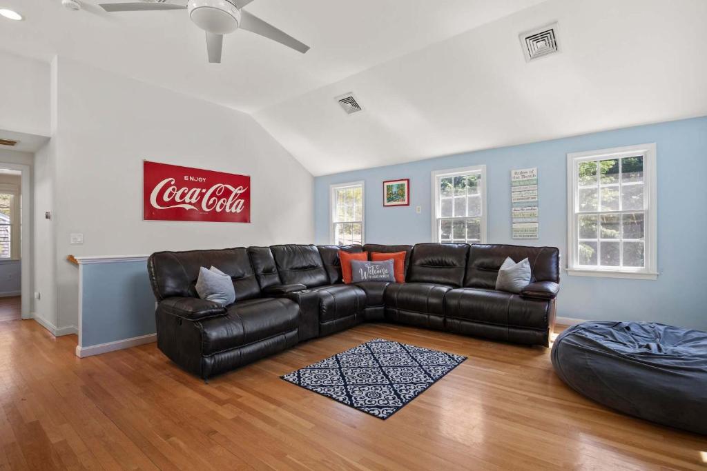 Short Walk to Swan Pond Hot Tub - Image 7