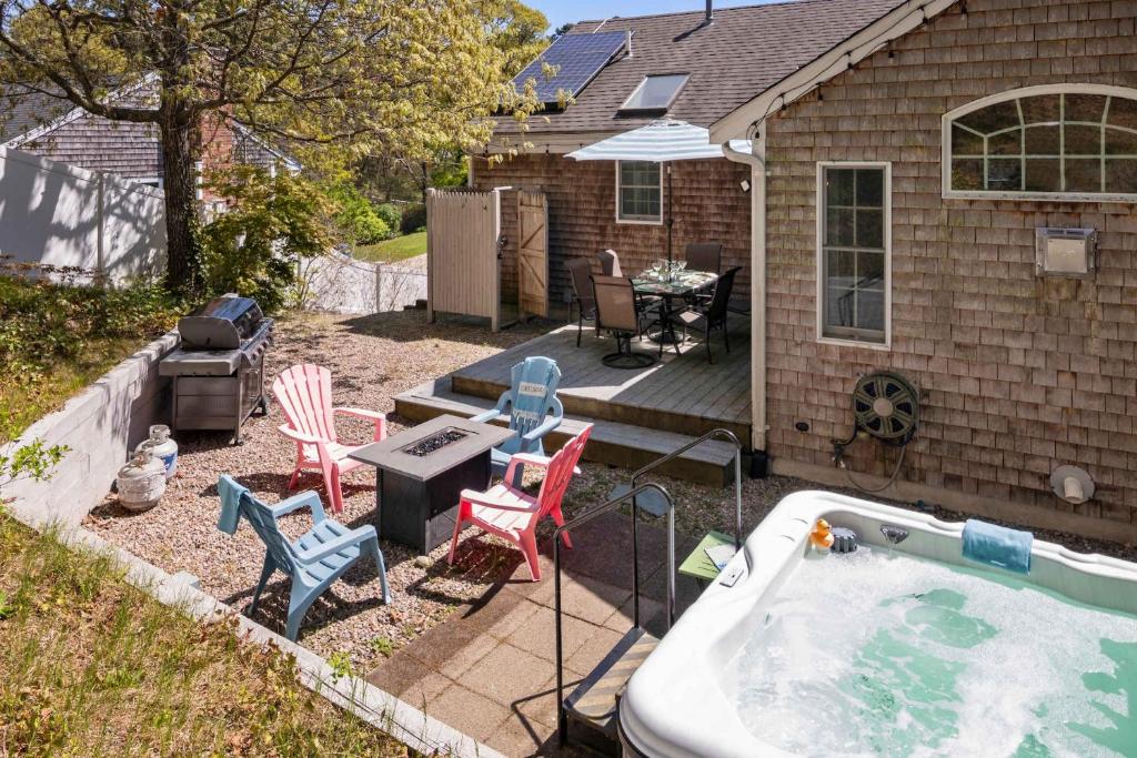 Hot Tub (Jacuzzi) - Photo 3