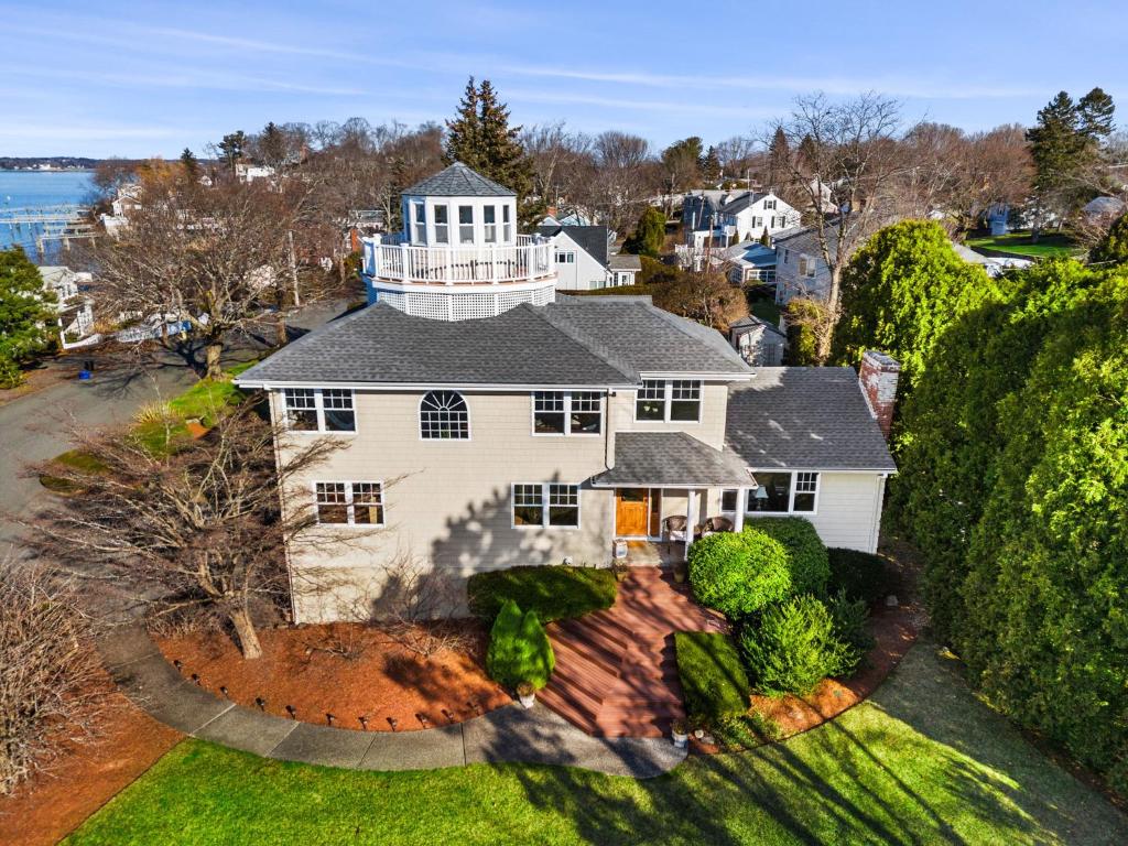 Hot Tub, Electric Bikes, Solo Stove, Projector, Smores - Image 4