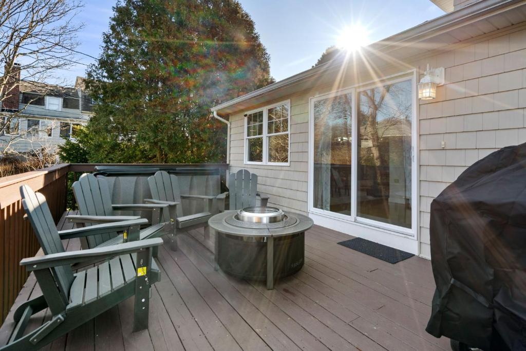 Hot Tub, Electric Bikes, Solo Stove, Projector, Smores - Image 7