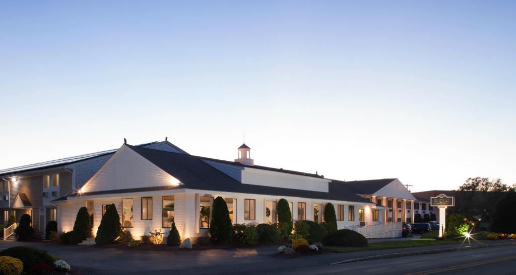 Bayside Resort Hotel - Image 7