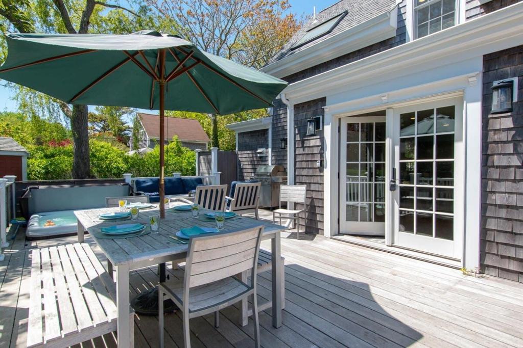 Hot Tub (Jacuzzi) - Photo 3