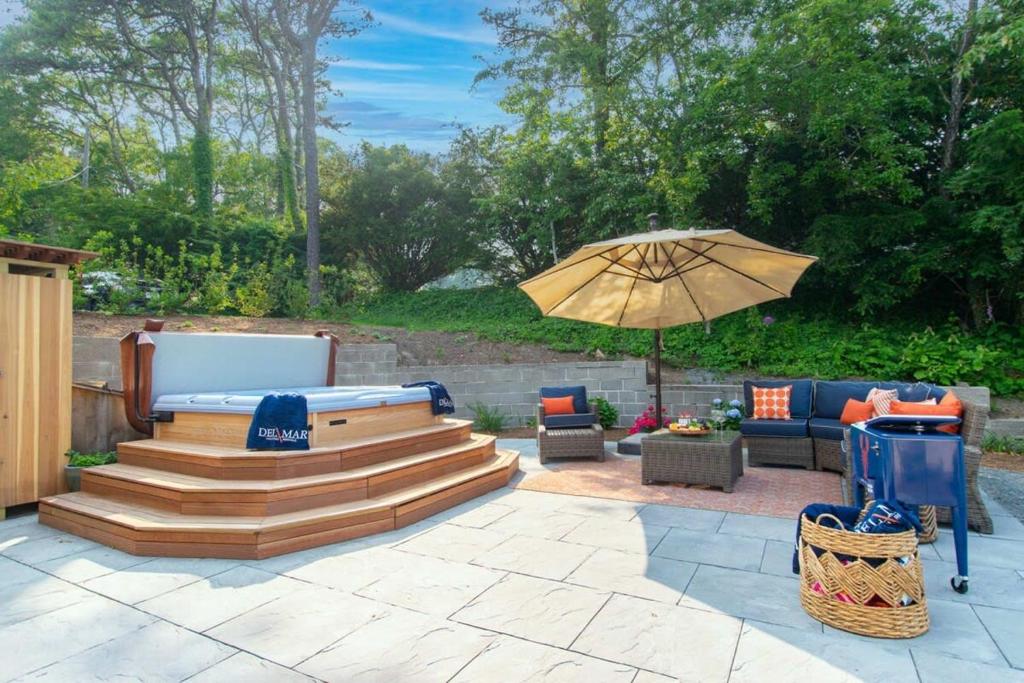 Hot Tub (Jacuzzi) - Photo 2