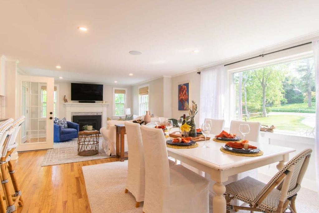 Great Chatham Location Near Beach - Image 4