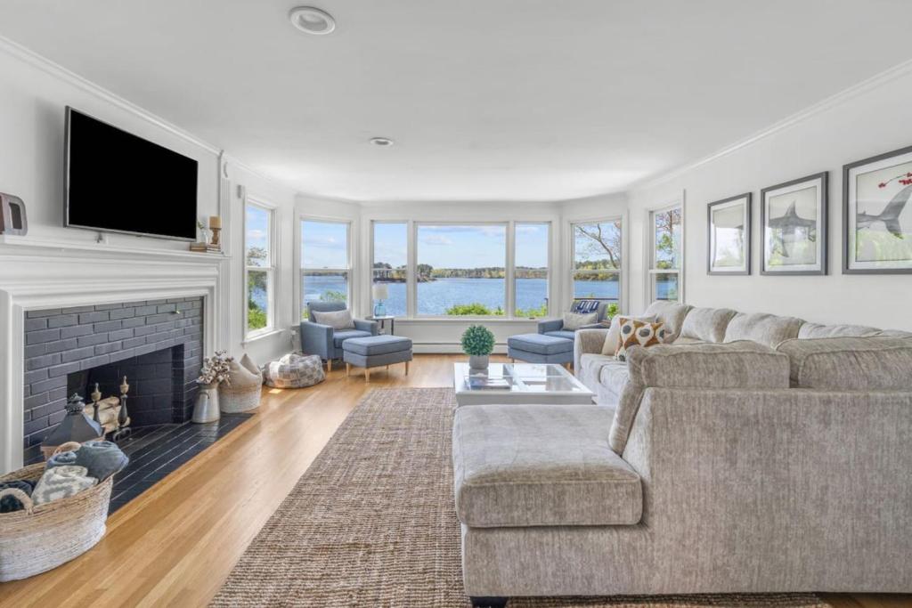 Stunning Waterfront Home with Hot Tub Deck Fire Pits and Office