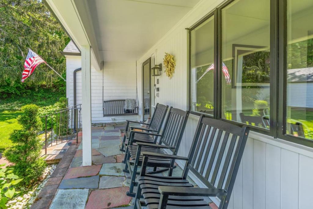 Stunning Waterfront Home with Hot Tub Deck Fire Pits and Office - Image 6