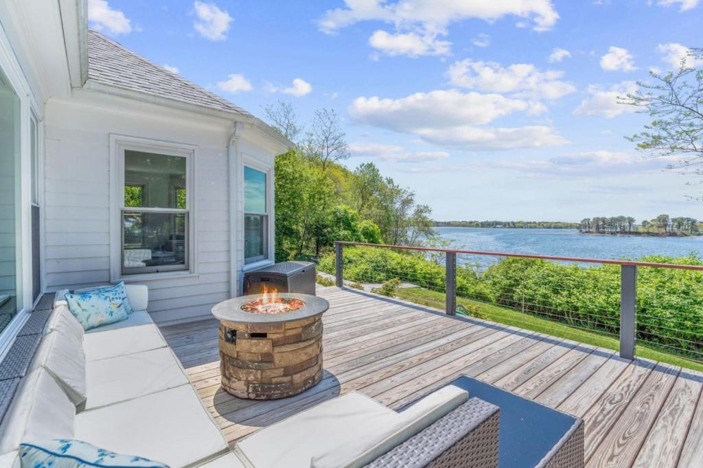 Stunning Waterfront Home with Hot Tub Deck Fire Pits and Office - Image 4