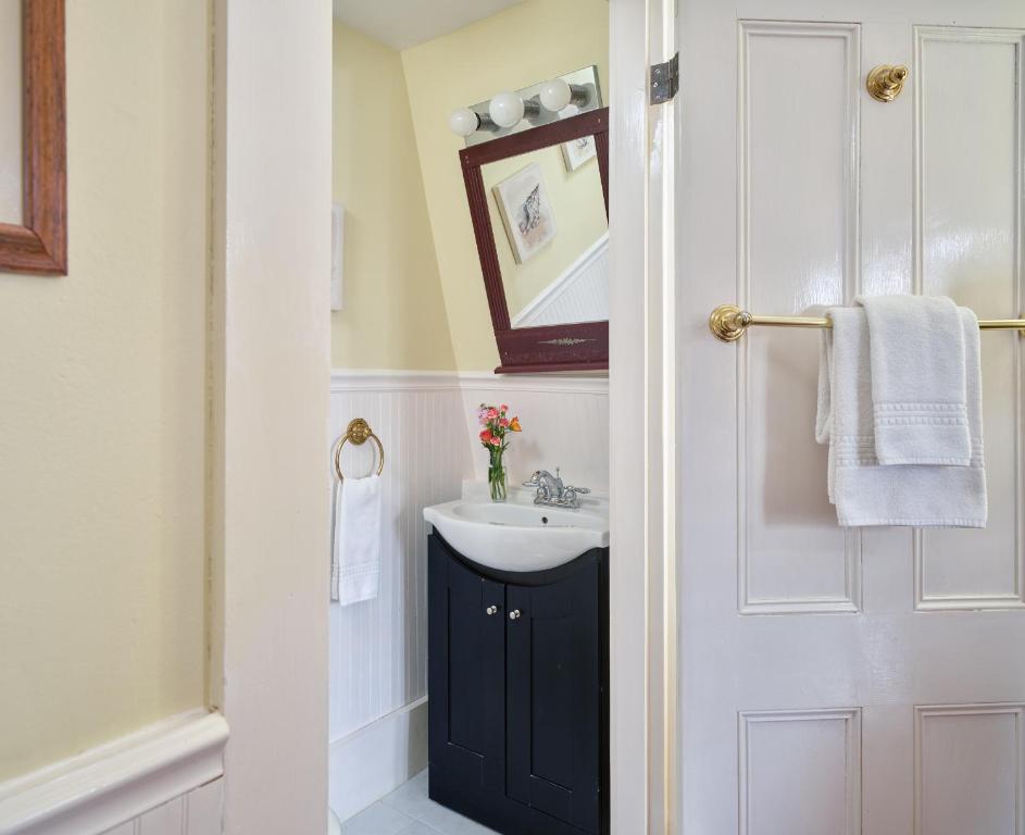 Old Manse Inn - Image 6