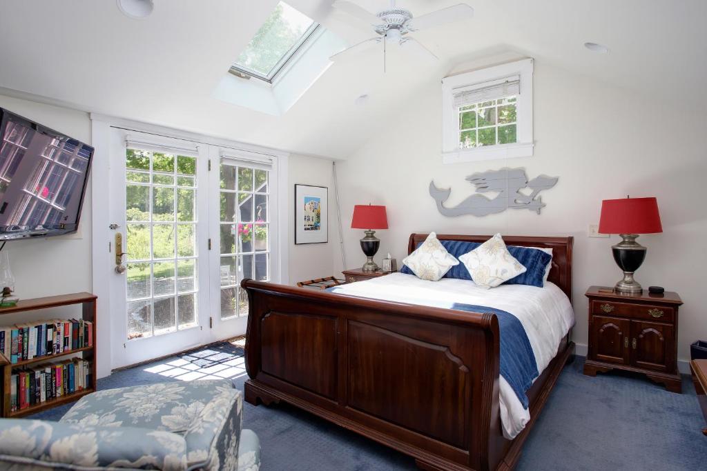 Gorgeous Cape Cod Mansion With Spa Near Beach - Image 6