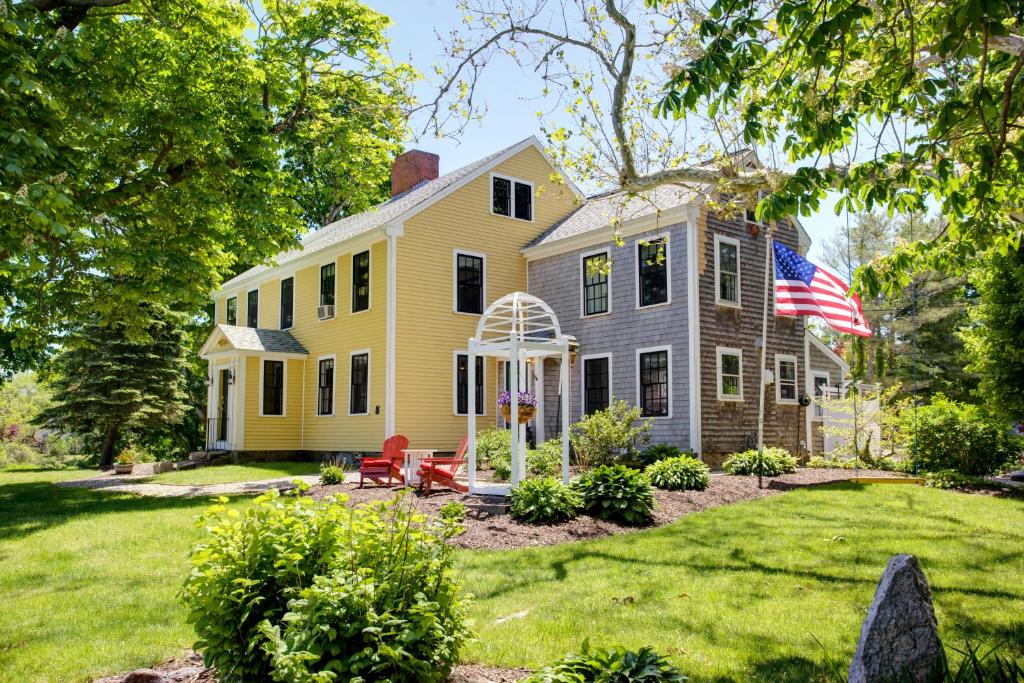 Gorgeous Cape Cod Mansion With Spa Near Beach