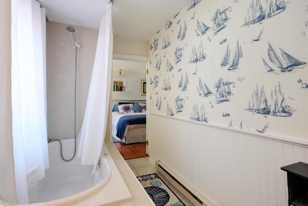 Gorgeous Cape Cod Mansion With Spa Near Beach