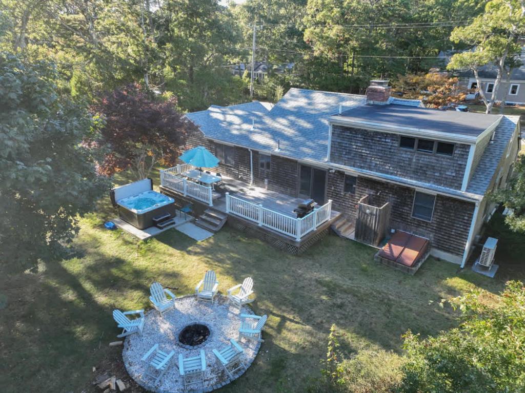 Hot Tub (Jacuzzi) - Photo 2