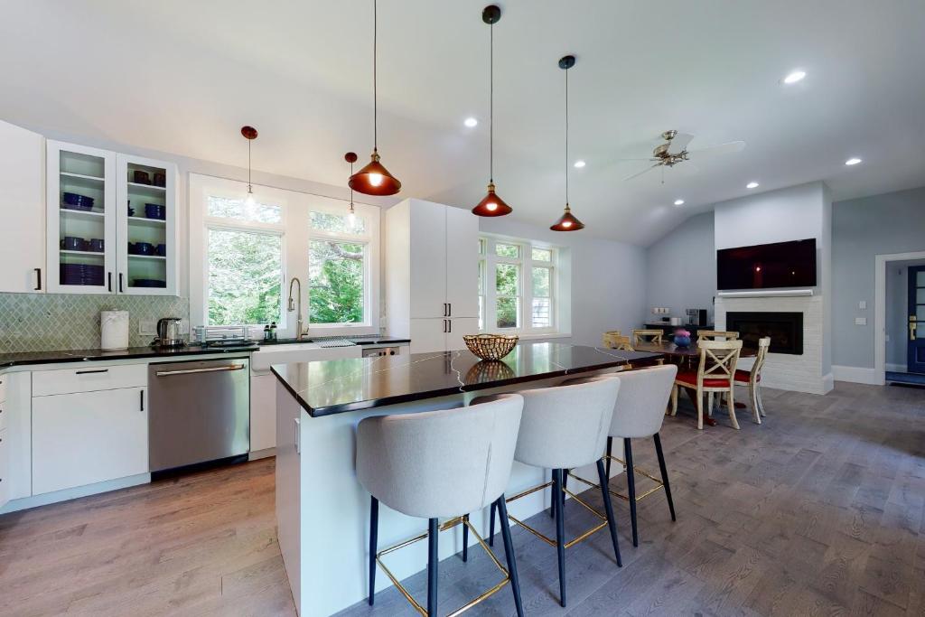 Bayfront Dreaming - Image 4