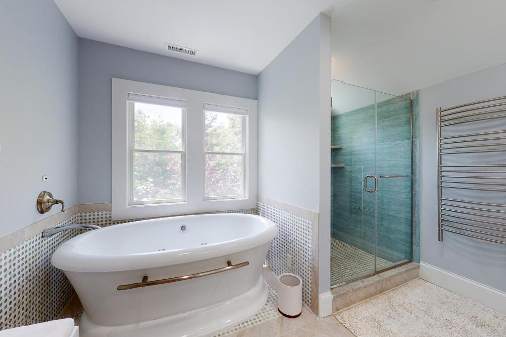 Hot Tub (Jacuzzi) - Photo 2