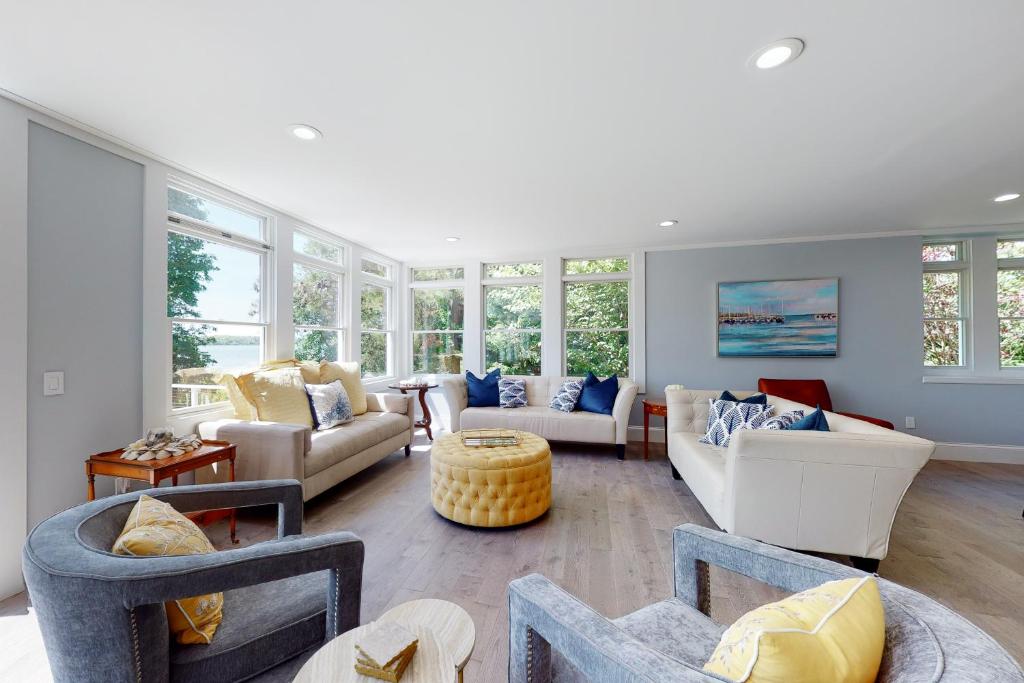 Bayfront Dreaming - Image 8