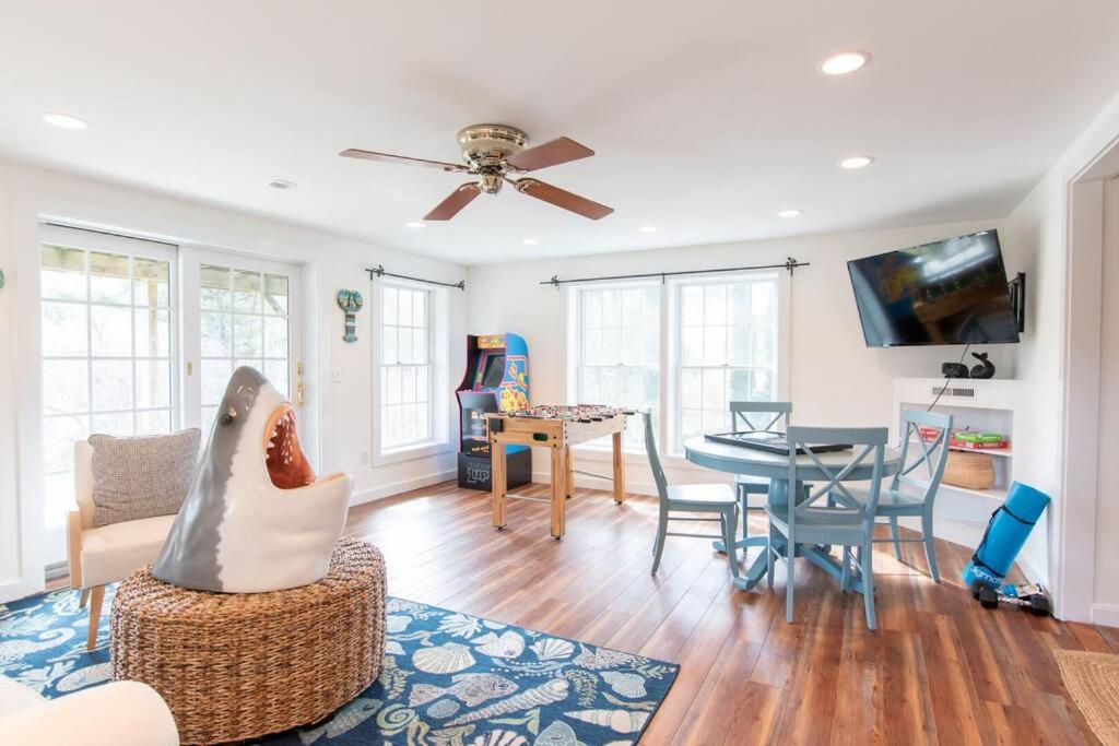 Game Room Rooftop Deck Fire Pit! - Image 8