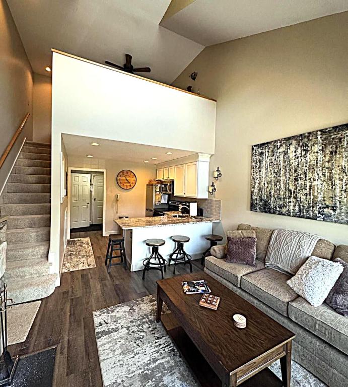 Luxury Jiminy Ski On Off Village Ctr Condo Sleeps4