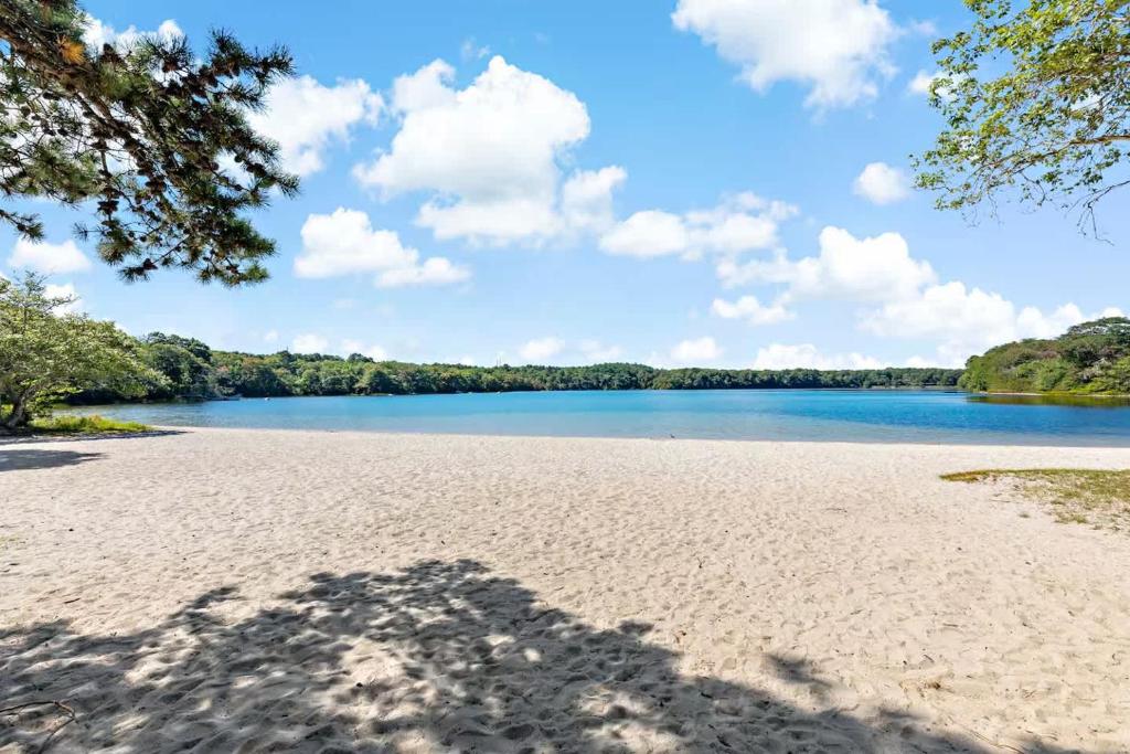 Private Hot Tub Near Dennis Pond - Image 5